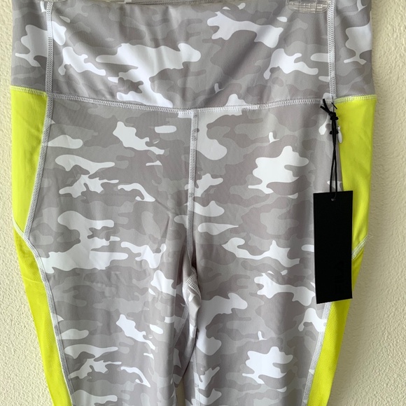 NEW! Fila Forza Contrast Leggings Gray Camouflage Size Large